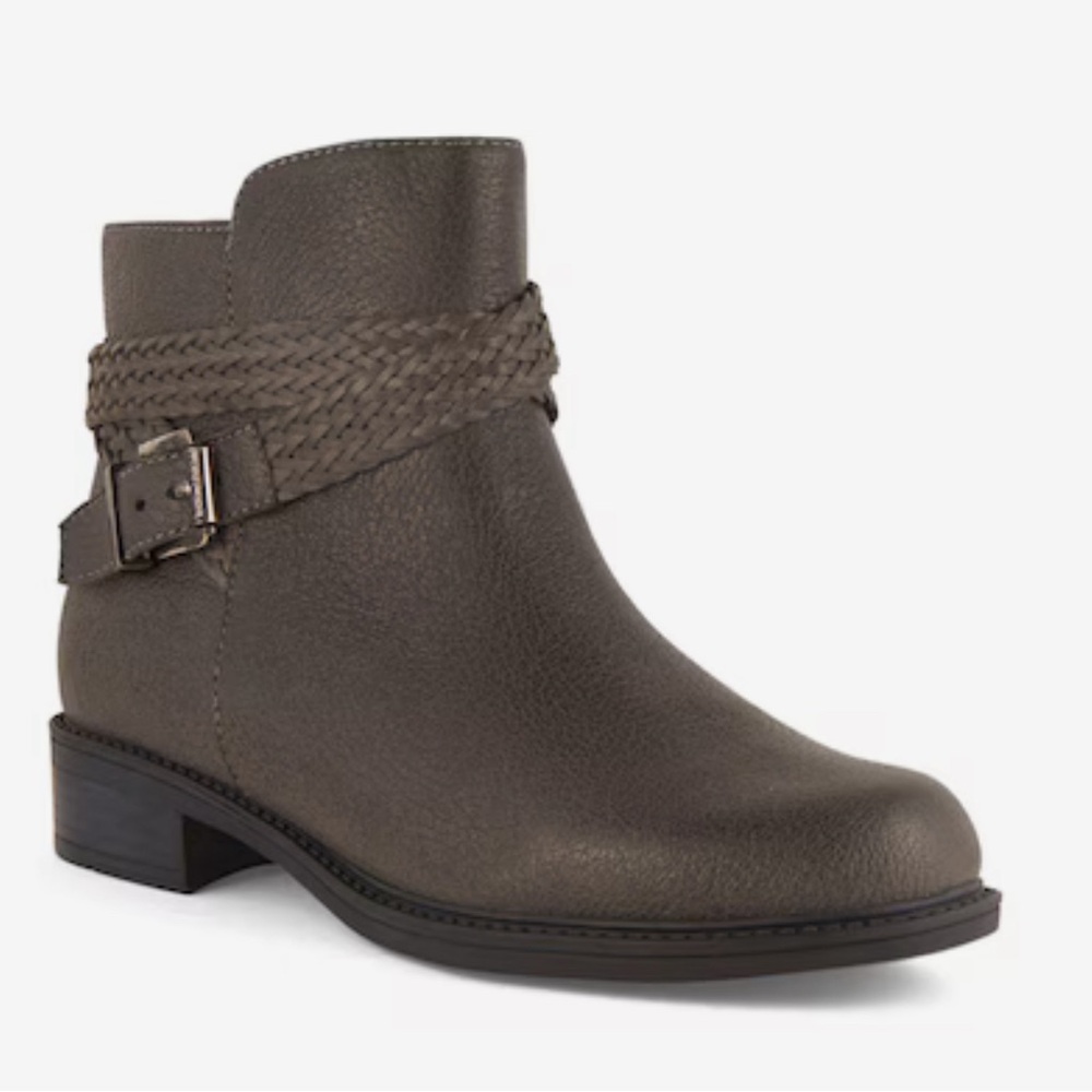 David Tate Brown Pebbled Leather Sevi Bootie Inner Ankle Zipper   8 Wide…